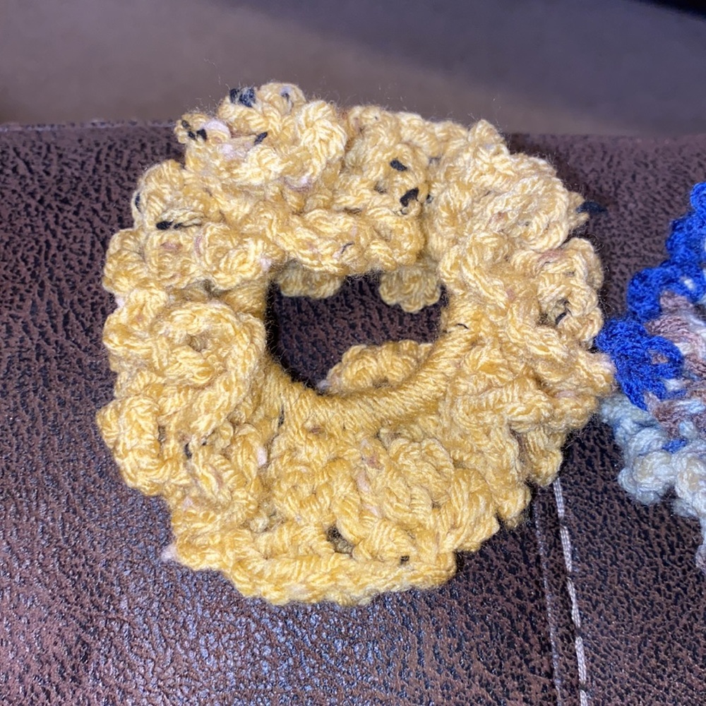 Crocheted Scunchie set of 2 - Picture 2 of 3